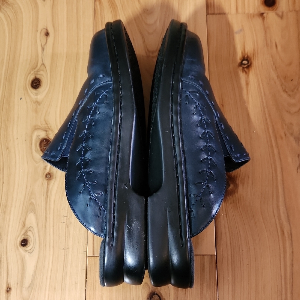 Clarks Women's Leather Slip-On Clogs in Navy Blue - Picture 5 of 7